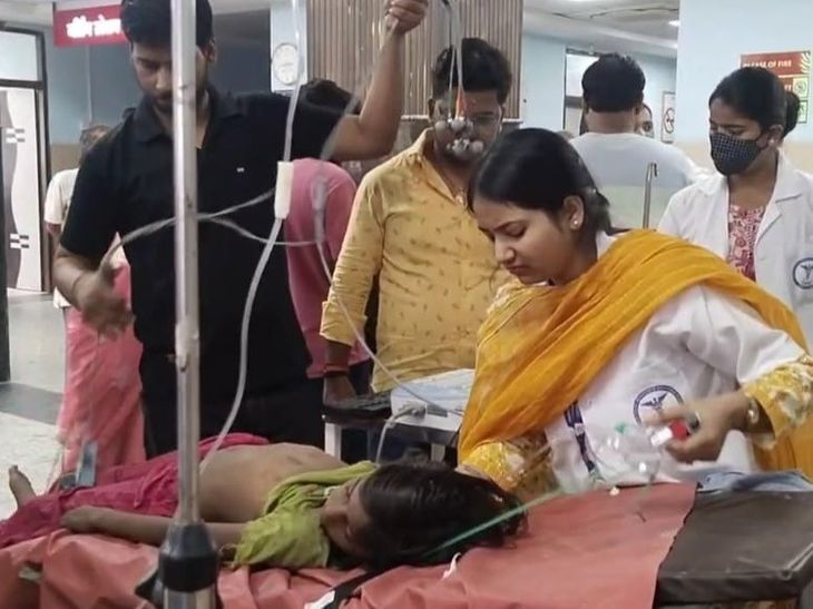 करंट के चपेट में आने से बच्ची की मौत:भोजपुर में घर के बाहर खेल रही थी, लोहे के दरवाजे से सटा था बिजली का तार