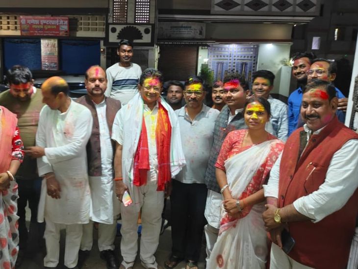 गयाजी में अजय कुशवाहा बनें जदयू जिलाध्यक्ष:बूथ से लेकर ब्लॉक तक संगठन मजबूती का दावा; कार्यकर्ताओं ने एक दूसरे को लगाया गुलाल