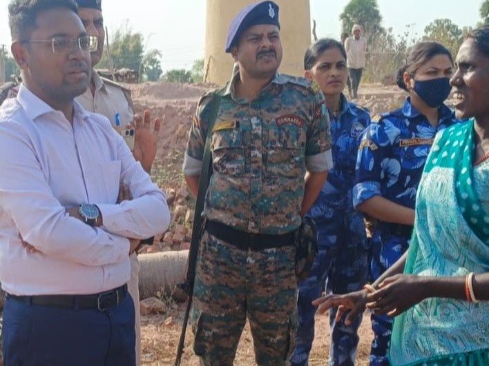 गयाजी में ईंट भट्‌ठे से 62 बंधुआ मजदूर मुक्त:भट्‌ठे का संचालक फरार, मुंशी गिरफ्तार; कर्ज नहीं देने पर करा रहे थे काम