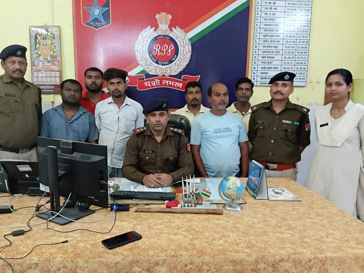 सहरसा में अवैध वेंडिंग करते 6 लोग गिरफ्तार:रेलवे स्टेशन पर RPF का अभियान, एक संदिग्ध भी पकड़ा