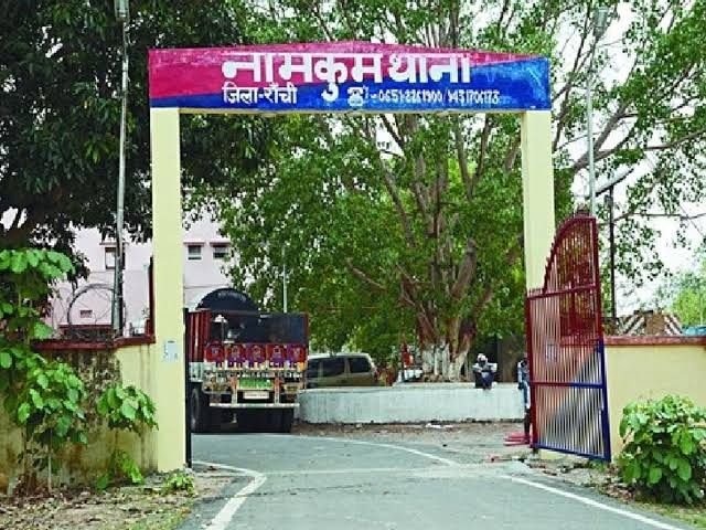 अपहरण हत्या मामले में आरोपी ने थाने में की आत्महत्या:दो मार्च को प्रेमिका के बेटे का किया था अपहरण, पांच पुलिसकर्मी निलंबित