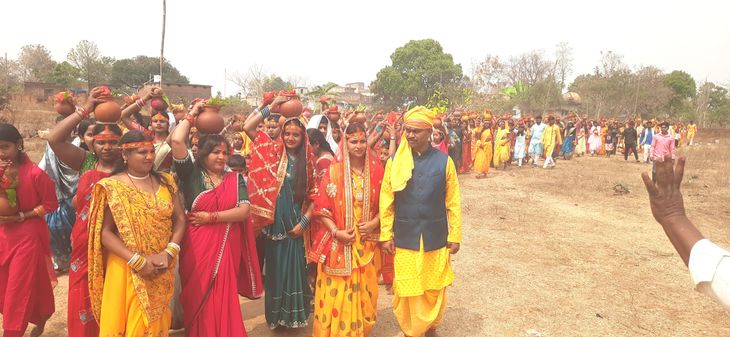 कलश यात्रा के साथ रामचरित नवाह्न परायण महायज्ञ प्रारंभ