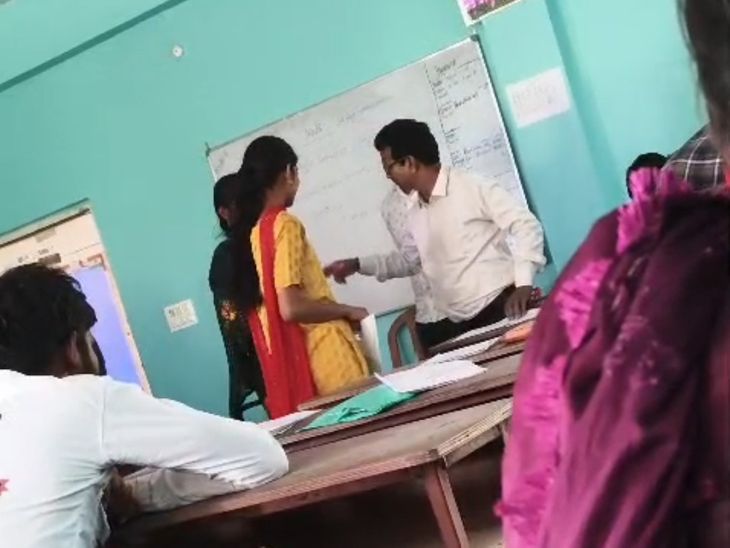 गंगा देवी कॉलेज में प्रैक्टिकल के नाम पर अवैध वसूली:जमुई में पैसा लेने के बाद बनाई गई हाजिरी, सोशल मीडिया पर वीडियो वायरल