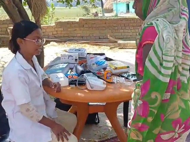 जमुई में महादलित टोले की उर्मिला बनीं एएनएम:इलाके की पहली मैट्रिक पास लड़की, मजदूरी कर पूरी की पढ़ाई, अब बच्चों को मुफ्त पढ़ा रहीं