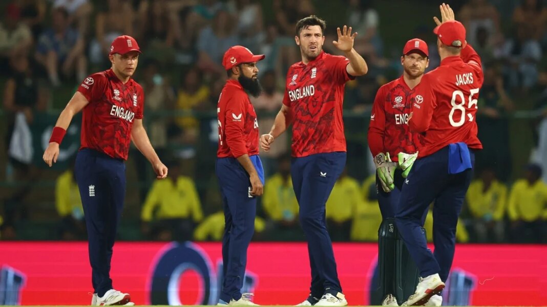 England opt to bowl, bring in Overton for Rehan