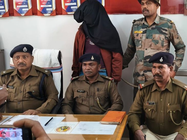 पाकुड़ में देसी कट्टे के साथ युवक गिरफ्तार:दो जिंदा कारतूस भी बरामद, आरोपी का रहा है आपराधिक इतिहास