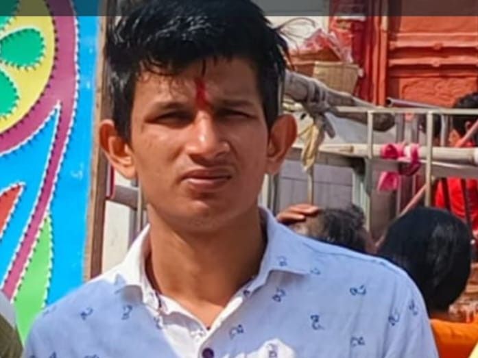 पाकुड़ में युवक ने की आत्महत्या:हैदराबाद की कंपनी में कार्यरत था, सुसाइड नोट में लिखा-मैं इस जिंदगी से बहुत परेशान हो चुका हूं