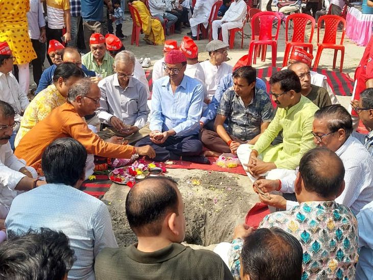 कटिहार के बड़ा बाजार में 126वां होलिका दहन:बुराई पर अच्छाई की जीत का प्रतीक, क्षेत्र में उत्सव का माहौल