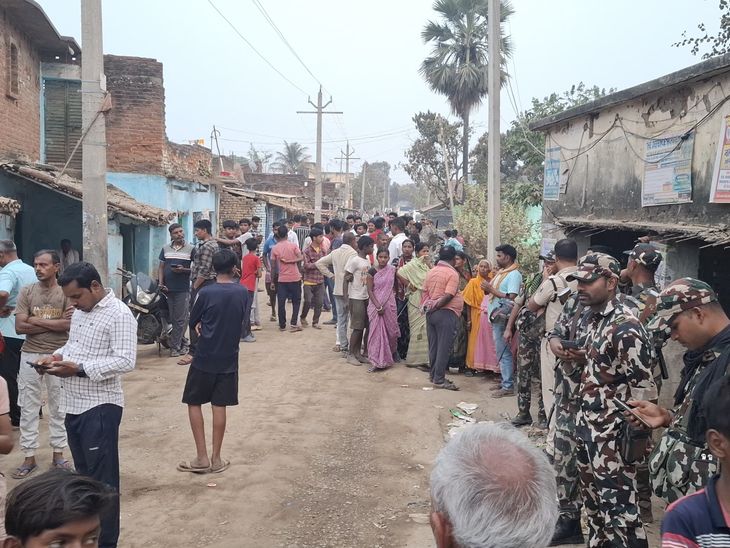 हाइवा की चपेट में आने से महिला की मौत:गिद्धौर-जमुई बाईपास पर हादसा, 3 घंटे तक लगा रहा जाम; पुलिस ने ग्रामीणों को समझा-बुझाकर हटवाया