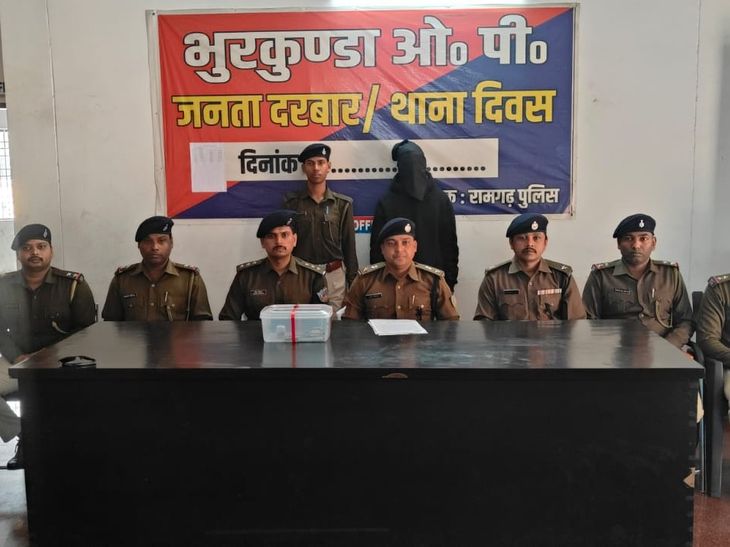 रामगढ़ पुलिस ने अपराधी को किया गिरफ्तार:होली पर पिस्टल से दहशत फैलाने का किया था प्रयास, पहले भी जा चुका है जेल