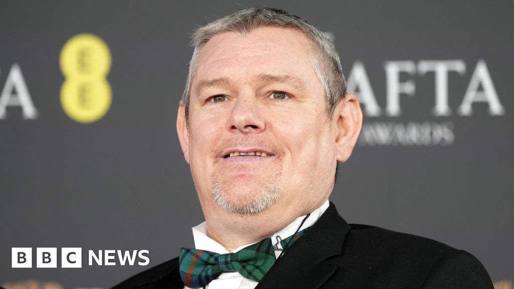 Saturday Night Live criticised for 'hurtful' Tourette's sketch Saturday Night Live criticised for 'hurtful' Tourette's sketch