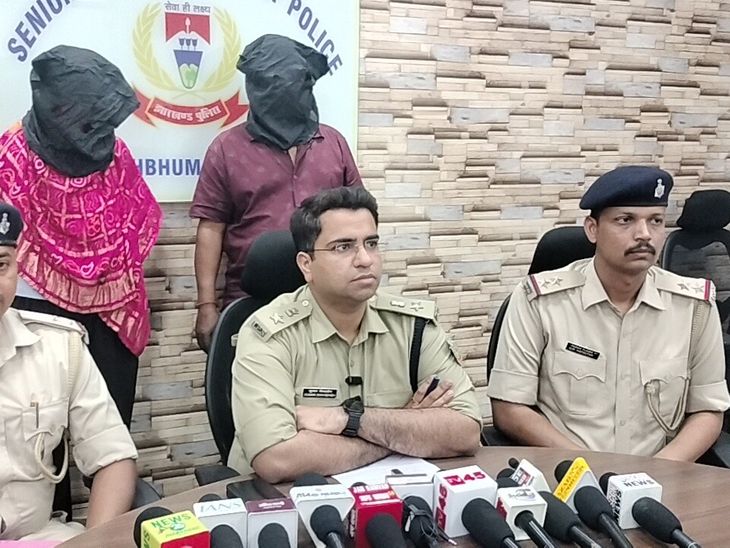 जमशेदपुर में गहना चोरी मामले में महिला समेत दो गिरफ्तार:पुलिस ने 2.60 लाख के गहने बरामद किए, 11 मार्च को हुई थी वारदात