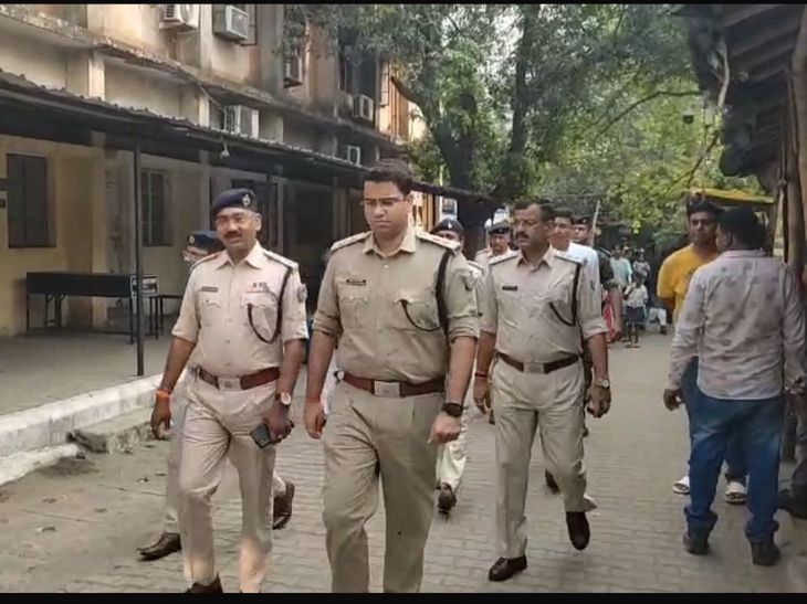 जमशेदपुर कोर्ट को बम से उड़ाने की मिली धमकी:सीटी एसपी ने सुरक्षा व्यवस्था का किया निरीक्षण, कंट्रोल रूम में जाकर कैमरे की व्यवस्था देखी