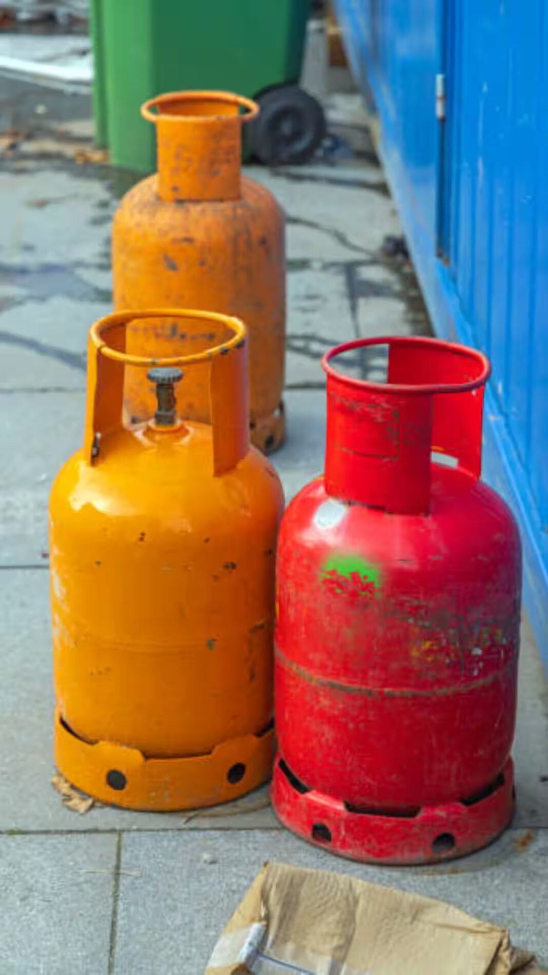 इन देशों में पूरी तरह बैन है LPG सिलेंडर का इस्तेमाल