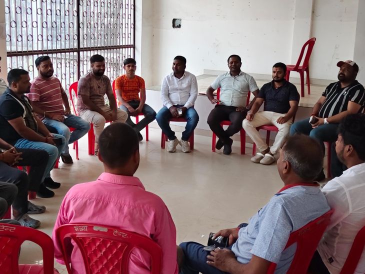 धमदाहा में रामनवमी शोभायात्रा समिति गठित:हितेश गांधी अध्यक्ष चुने गए, 27 मार्च को निकलेगी यात्रा