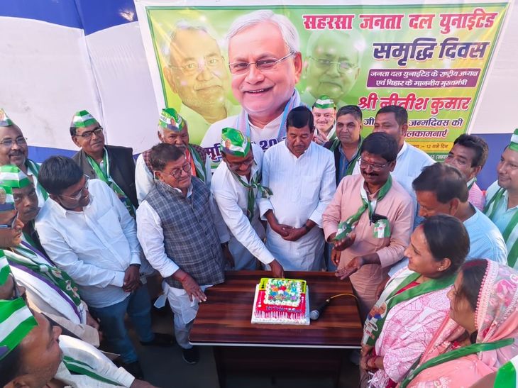 सीएम नीतीश कुमार का 75वां जन्मदिन 'समृद्धि दिवस' मनाया:सहरसा में 75 दीप जलाकर दीर्घायु की कामना की गई