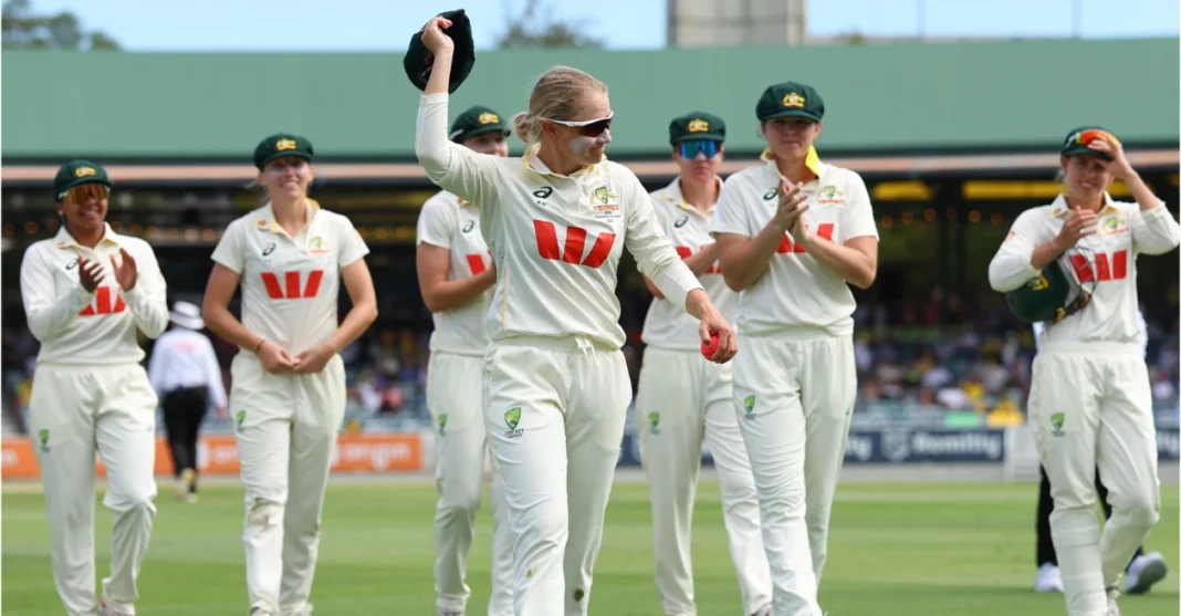 Australia hand Alyssa Healy a winning farewell with 10 wickets win over India in the one-off Test