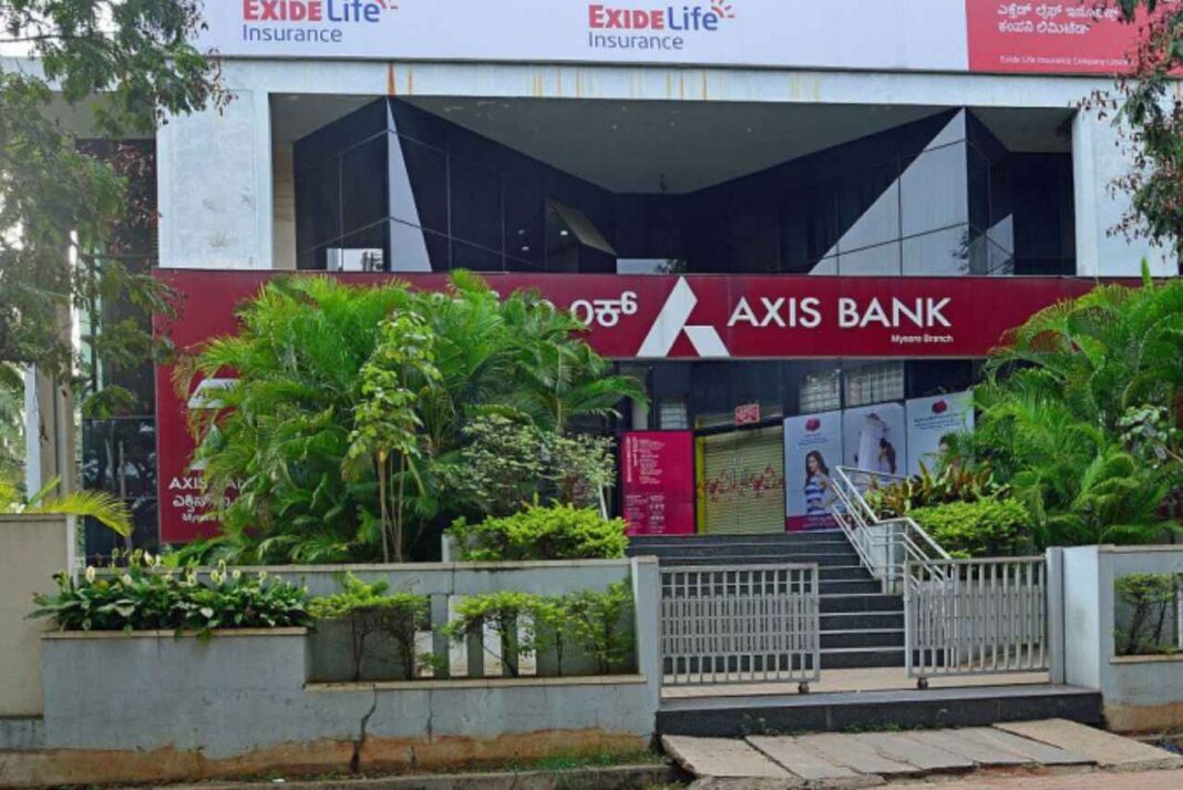 Axis Bank 1.jpg
