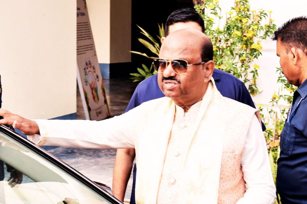 कोलकाता छोड़ने से पहले डॉ सीवी आनंद बोस ने चौंकाया, राज्यपाल के रूप में खुद को दिये 10 में 2 अंक