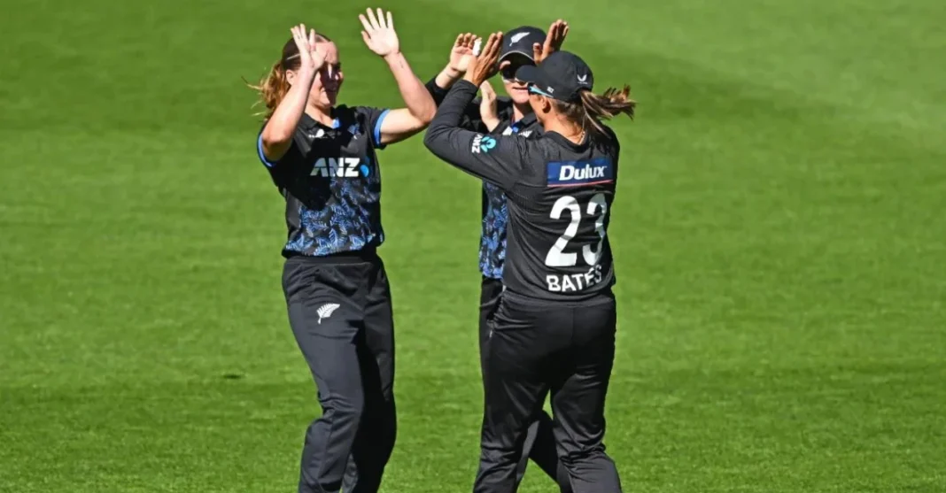 Jess Kerr, Sophie Devine power New Zealand to series-clinching win over South Africa in 4th T20I