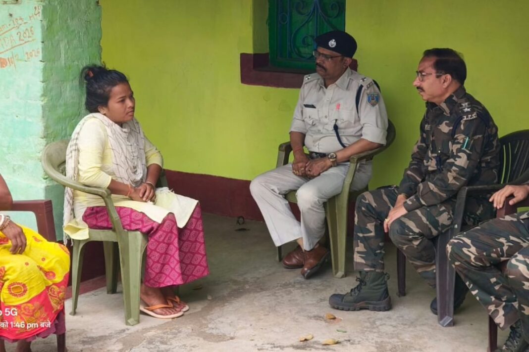 बंदूक छोड़ो, घर लौटो! झारखंड पुलिस ने मिसिर बेसरा के परिजनों को समझाया पुनर्वास का रास्ता