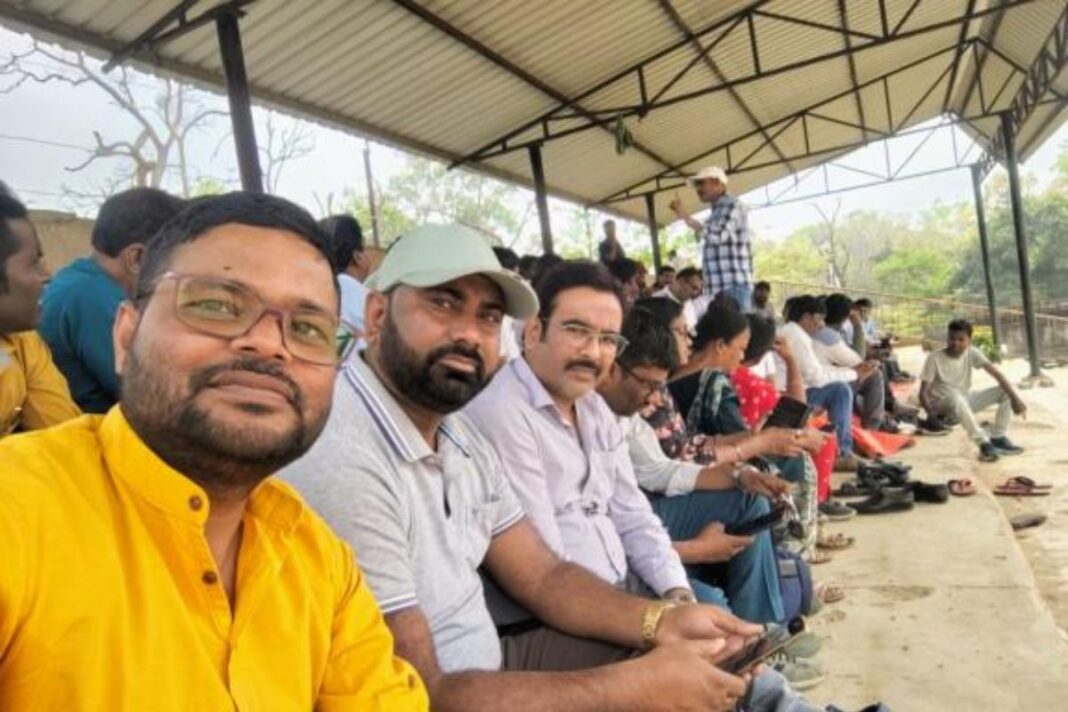 6 महीने से मानदेय नहीं, अब सड़क पर उतरे झारखंड के मनरेगा कर्मी