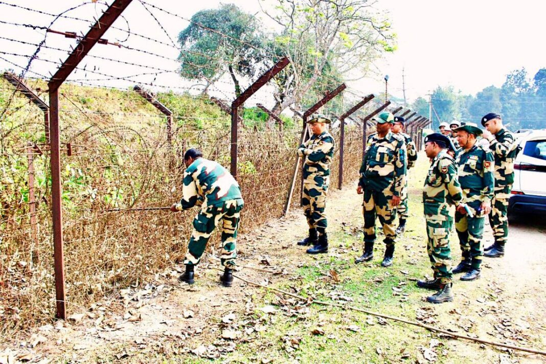 बीएसएफ को 105 एकड़ जमीन देगी पश्चिम बंगाल सरकार, लैंड ट्रांसफर को दी मंजूरी बीएसएफ को 105 एकड़ जमीन देगी पश्चिम बंगाल सरकार, लैंड ट्रांसफर को दी मंजूरी