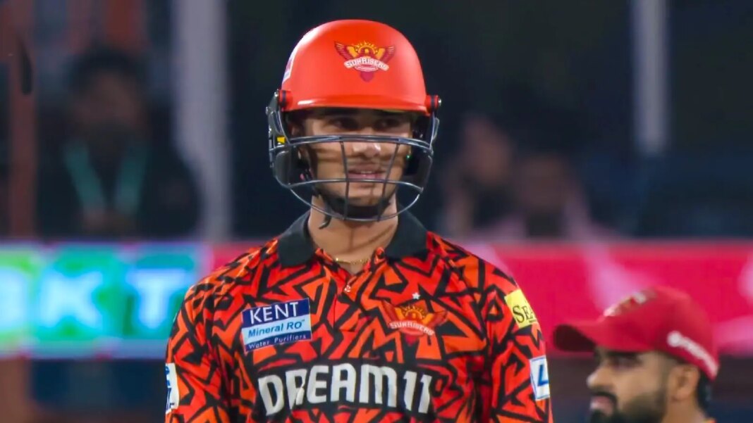 ABD Advises Abhishek Sharma Ahead of IPL Opener vs RCB