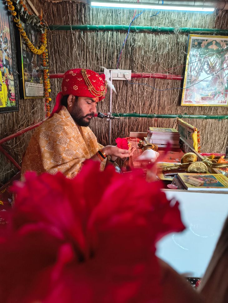 कलयुग से मुक्ति का एकमात्र साधन भक्ति : आचार्य आशीष