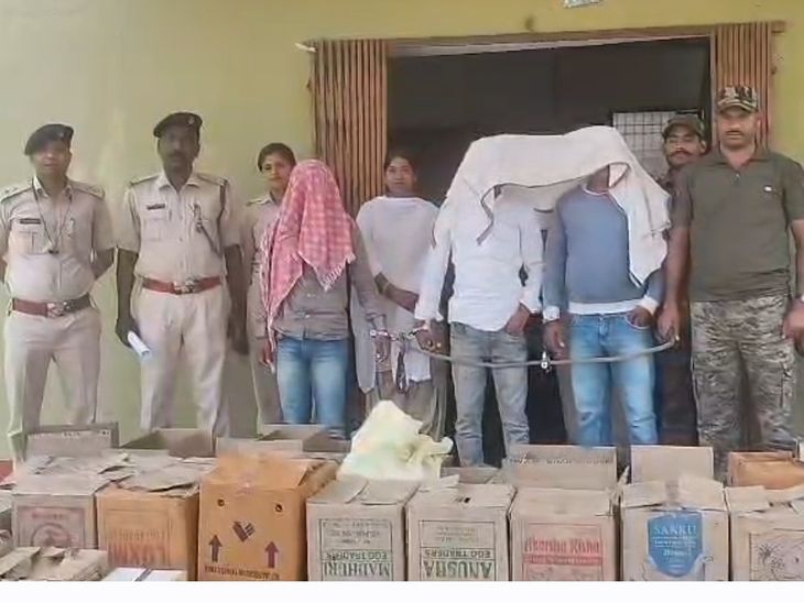 चतरा में अवैध शराब मिनी फैक्ट्री का भंडाफोड़:बिहार तक फैला था नेटवर्क, नकली को असली बताकर बेचते थे; तीन तस्कर गिरफ्तार