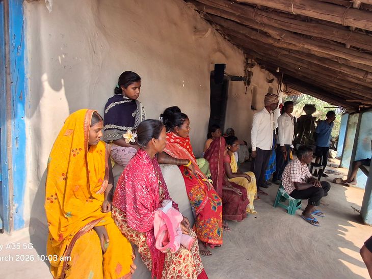 लातेहार में पुलिस-ग्रामीणों में झड़प मामला:15 पुलिसकर्मी और आधा दर्जन ग्रामीण घायल, गांव में दहशत का माहौल