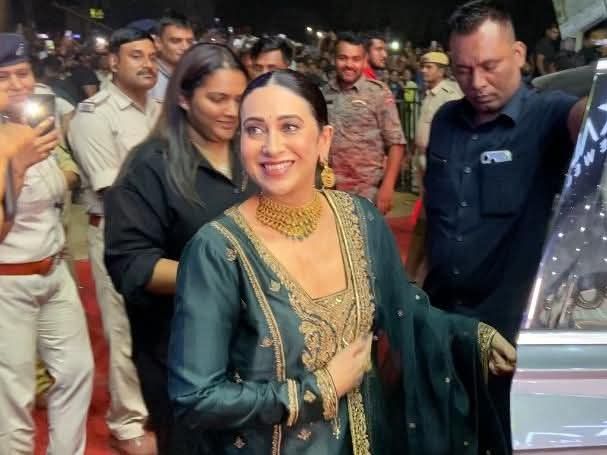 Karishma Kapoor Munger Inauguration | Jewellery Show Room Dance Photos 2026