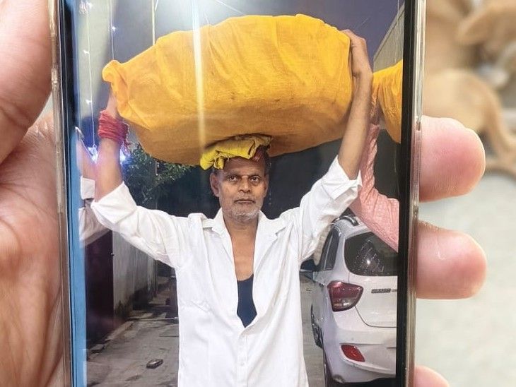 कोडरमा में बुजुर्ग ने फांसी लगाकर दी जान:गमछे के सहारे फंदे पर लटकी मिली लाश, पुलिस आत्महत्या के कारणों की जांच में जुटी