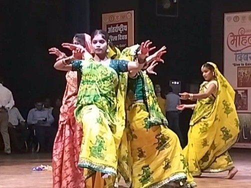 भागलपुर टाउन हॉल में अंतर्राष्ट्रीय महिला दिवस मनाया:समाज में बढ़ती भूमिका पर हुई चर्चा, अधिकारी बोले- प्रतिभा का प्रदर्शन कर रही