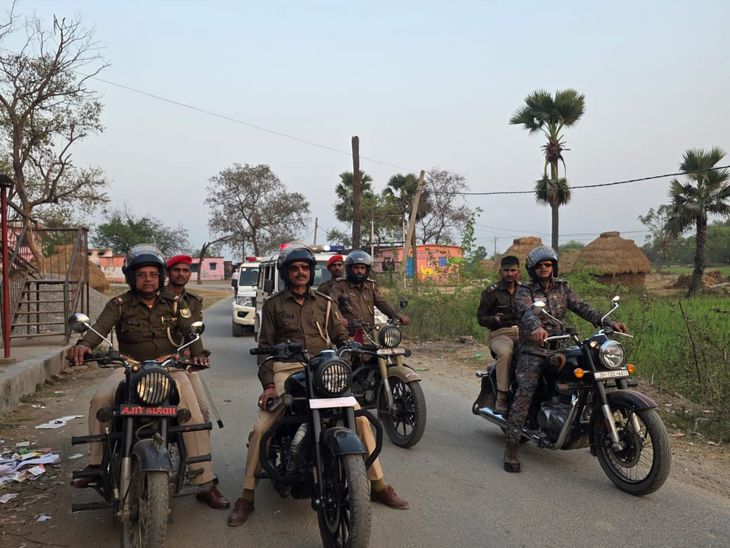 गया में पुलिस ने होली पर निकाला फ्लैग मार्च:शांति व्यवस्था बनाए रखने और सुरक्षा का भरोसा दिलाने के उद्देश्य से किया गश्त गया में पुलिस ने होली पर निकाला फ्लैग मार्च:शांति व्यवस्था बनाए रखने और सुरक्षा का भरोसा दिलाने के उद्देश्य से किया गश्त