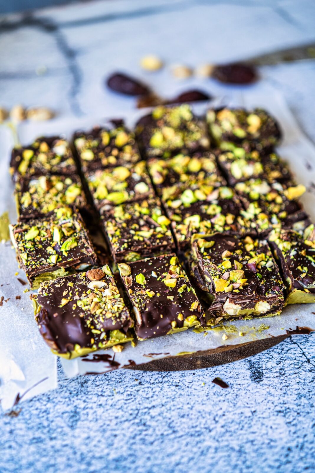 No Bake Chocolate Pistachio Date Bars (Easy Recipe)