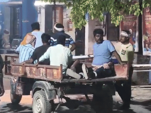 समस्तीपुर में 10 घरों में लगी आग, लाखों का नुकसान:कड़ी मशक्कत से फायर ब्रिगेड ने पाया काबू; गंभीर रूप से झुलसी महिला की अस्पताल में मौत