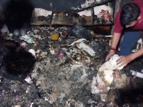 नालंदा में किराना दुकान में लगी आग:ढाई घंटे की मशक्कत के बाद दमकल की गाड़ियों ने पाया काबू; 8 लाख का नुकसान