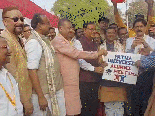 पटना यूनिवर्सिटी एलुमनी मीट का आयोजन:विधायक संजीव चौरसिया, डीजीपी विनय कुमार रहे मौजूद; 3 पीढ़ियां हुईं शामिल