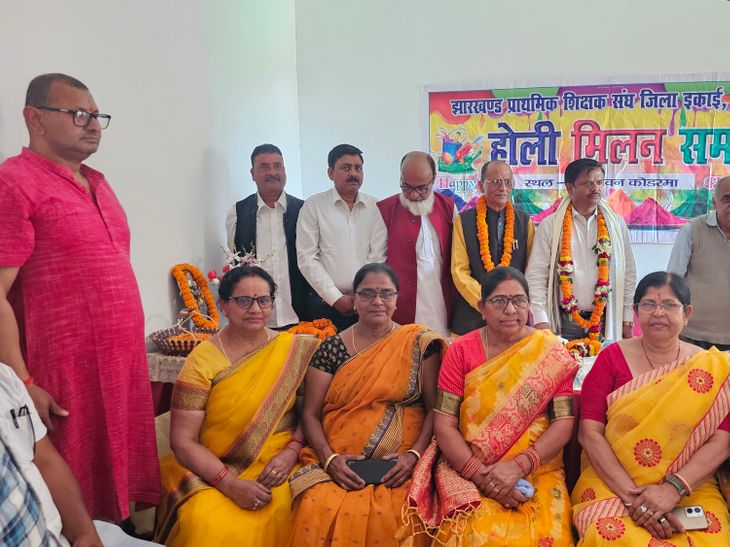 निकाय चुनाव के बाद कोडरमा में दिखा होली का रंग:चुनावी जीत के रंग में रंगा कोडरमा, होली मिलन में सम्मानित हुए नवनिर्वाचित अध्यक्ष