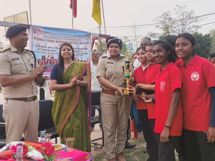 JNV शेखपुरा में महिला दिवस पर वॉलीबॉल प्रतियोगिता:उदयगिरि ने शिवालिक को 2-0 से हराया; SDM-SDPO ने किया शुभारंभ