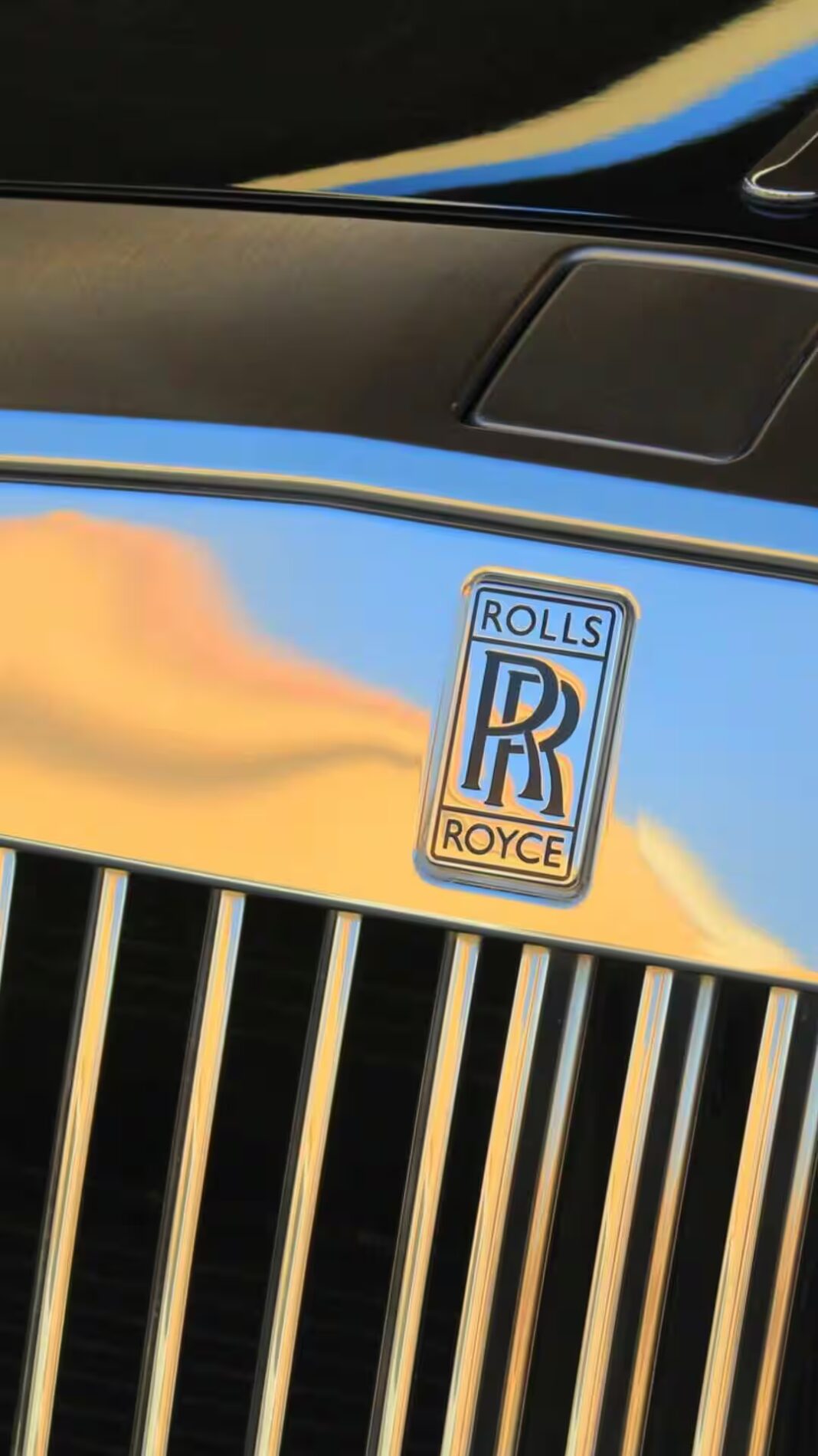 Rolls-Royce के बोनट पर बने स्टैच्यू का क्या है मतलब?