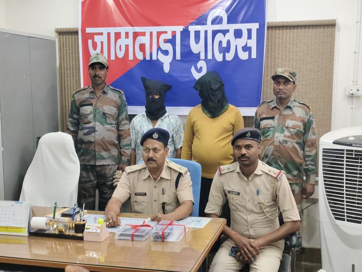 जामताड़ा में साइबर ठगी का भंडाफोड़, दो गिरफ्तार:ऐप फाइल भेजकर लोगों की गोपनीय जानकारी चुराते थे, 4 मोबाइल-8 सिम बरामद