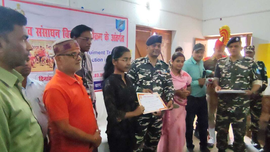 ट्रेनिंग पूर्व पांच दिवसीय सेलेक्शन कोर्स दौड़ व कूद का कराया अभ्यास