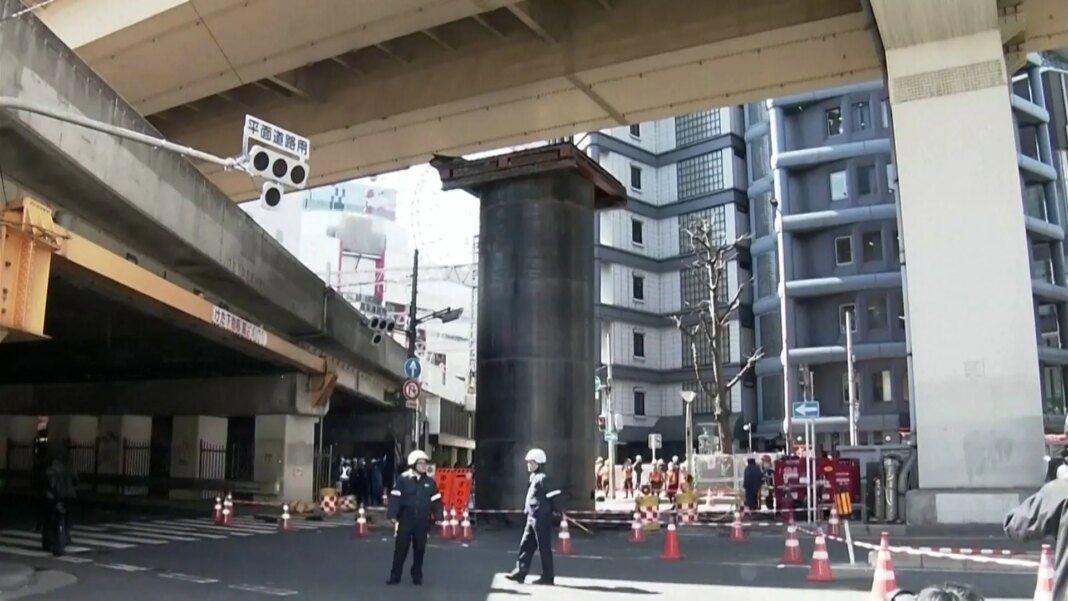 Huge pipe emerges from the ground in Japanese city | Construction