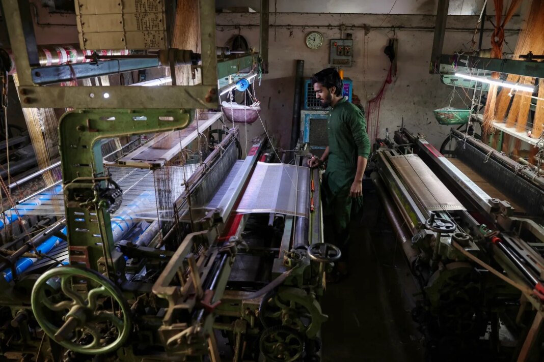 India cooking gas crisis forces exodus of textile workers | Oil and Gas