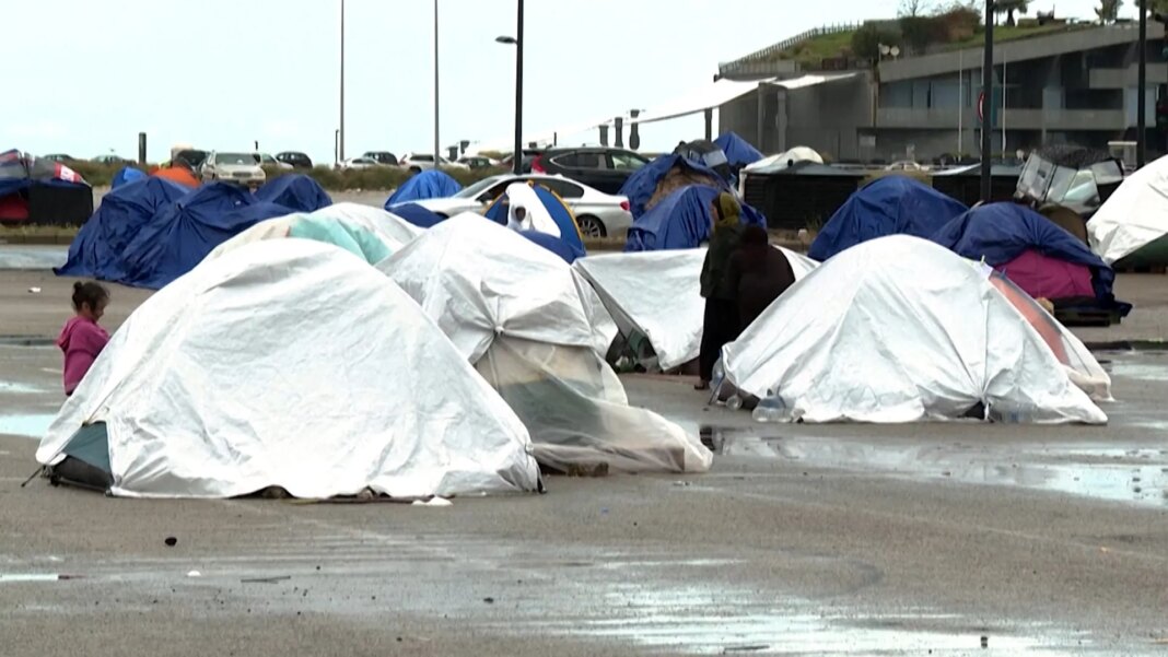 Displaced families shelter in tents in Beirut amid Israeli strikes | Benjamin Netanyahu News