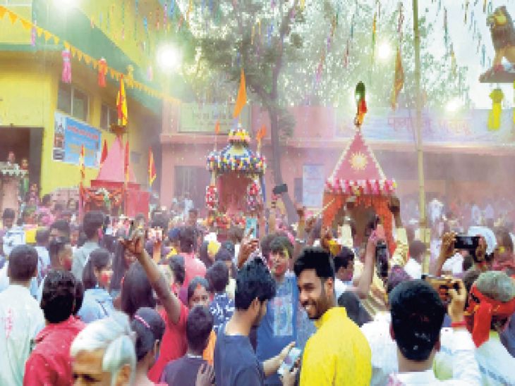 परंपराओं की होली…उड़े गुलाल:रांची में होली का त्योहार यानी रंग, रस्म और रिश्तों का संगम परंपराओं की होली...उड़े गुलाल:रांची में होली का त्योहार यानी रंग, रस्म और रिश्तों का संगम