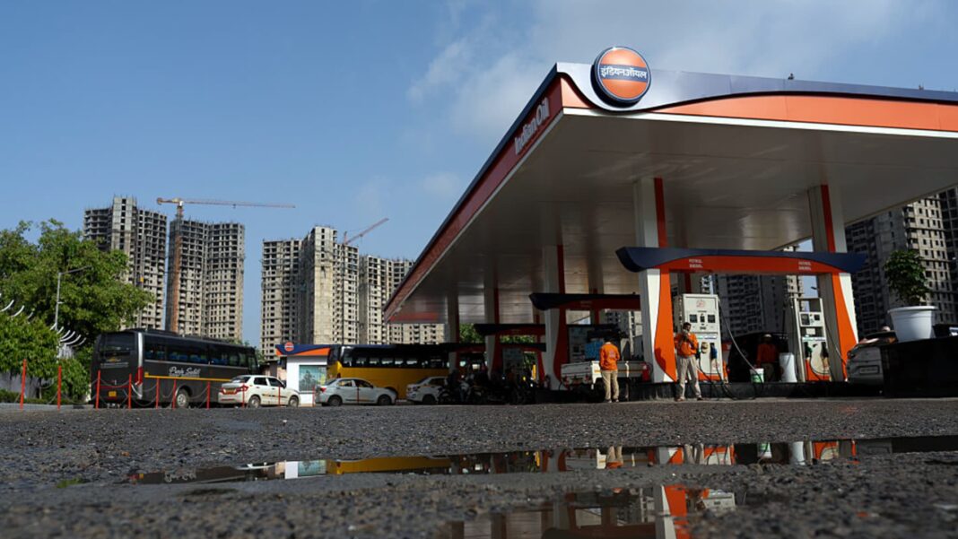 108288438 1775631968852 gettyimages 2269741837 INDIA OIL.jpeg