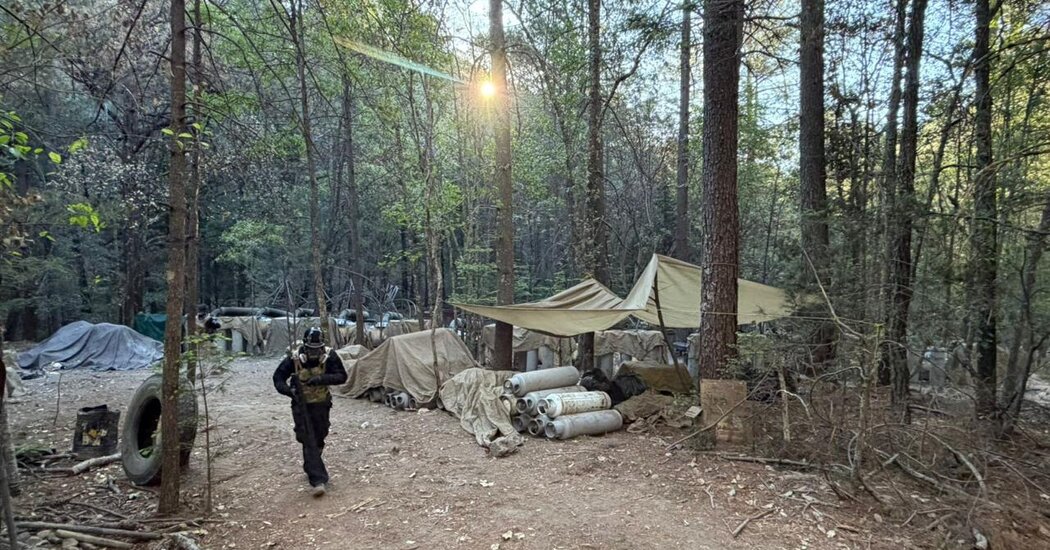 21mexico crash jpcq facebookJumbo.jpg